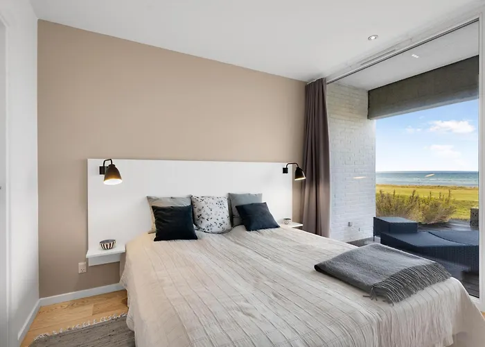 Waterfront Gem With Stunning Views Of Bay Hébergement de vacances *