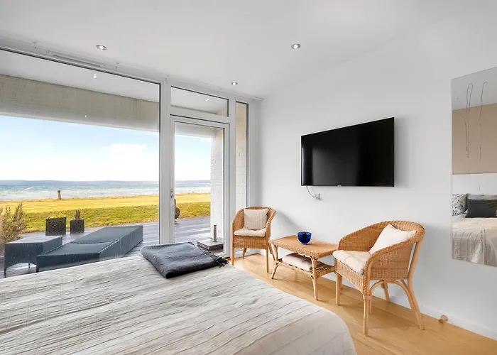 Waterfront Gem With Stunning Views Of Bay * Ebeltoft